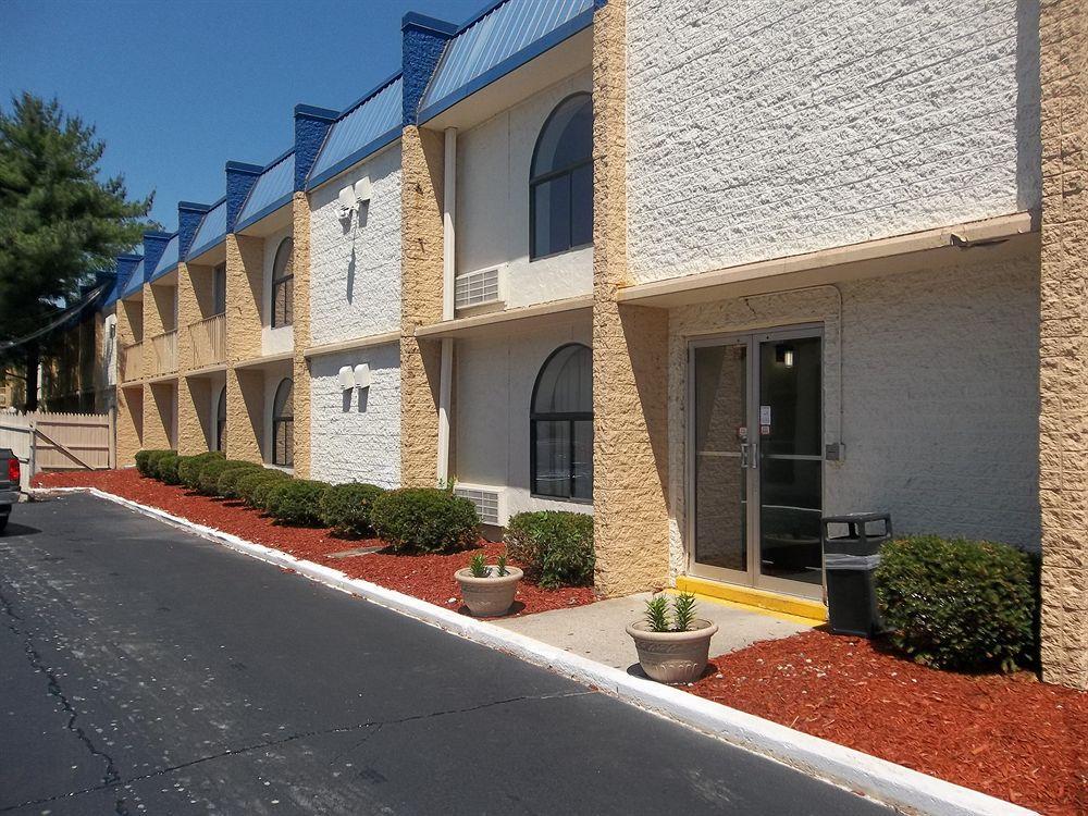 Motel Baymont By Wyndham Northwood Exterior foto