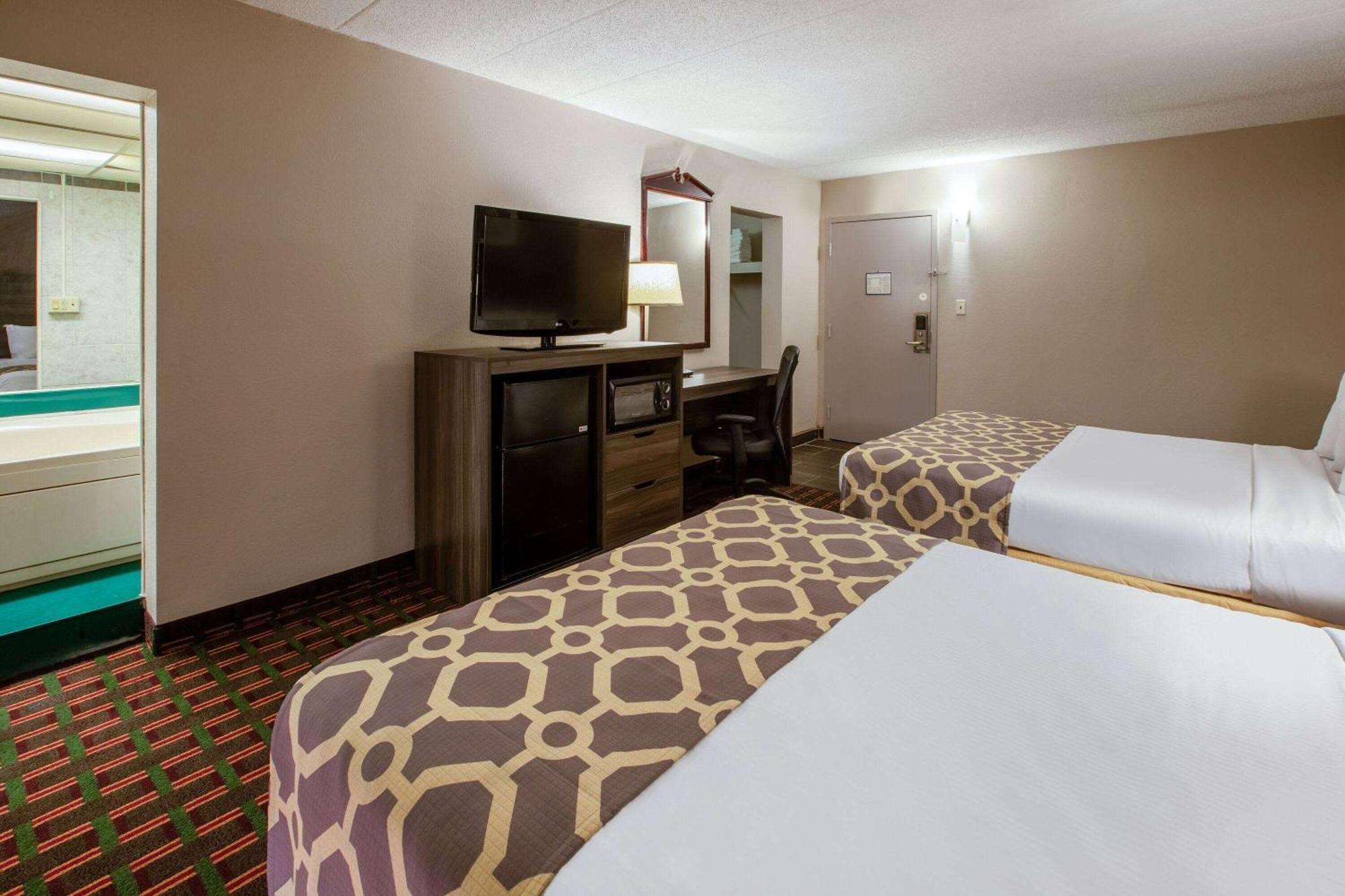 Motel Baymont By Wyndham Northwood Exterior foto