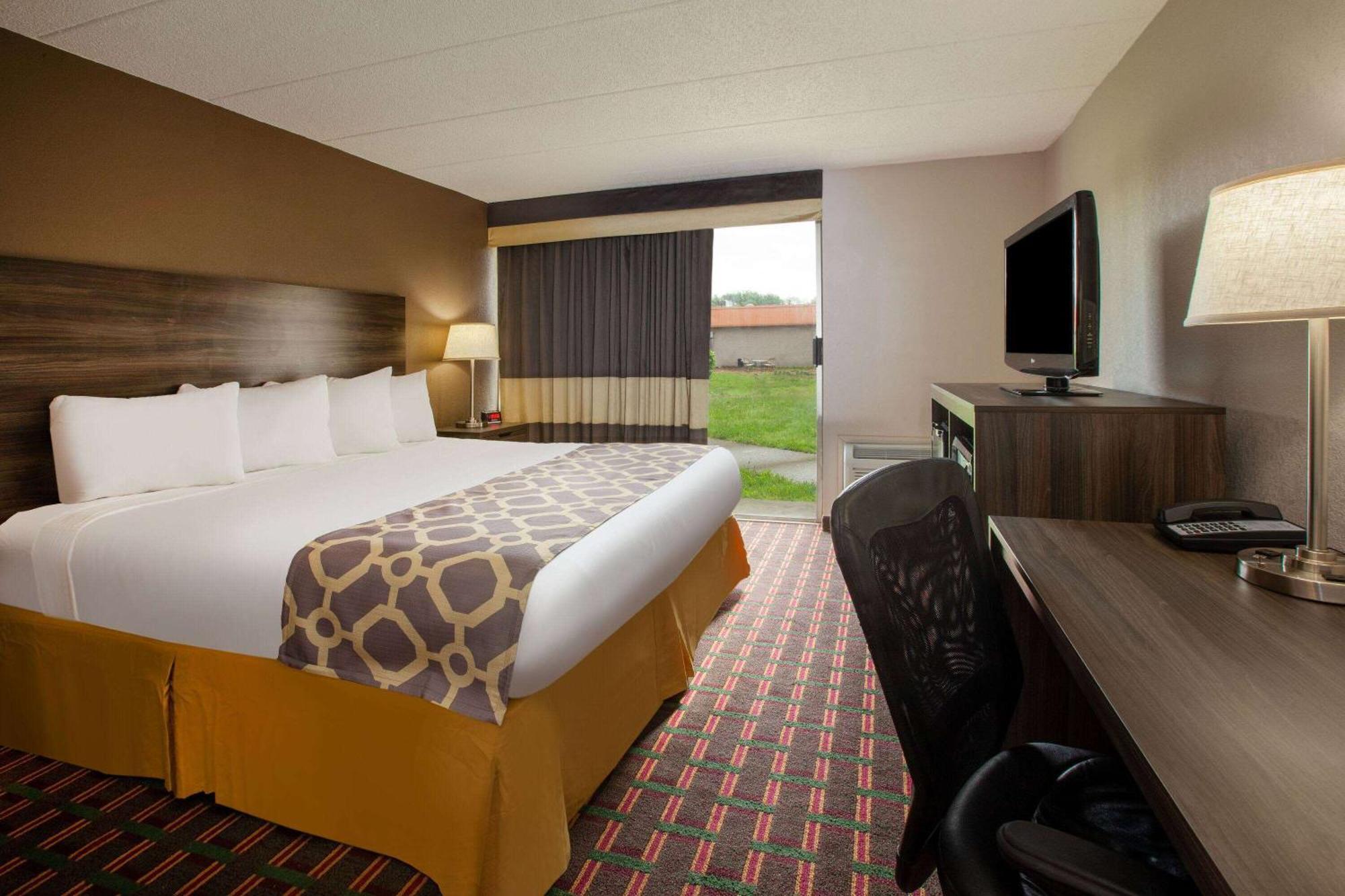 Motel Baymont By Wyndham Northwood Exterior foto